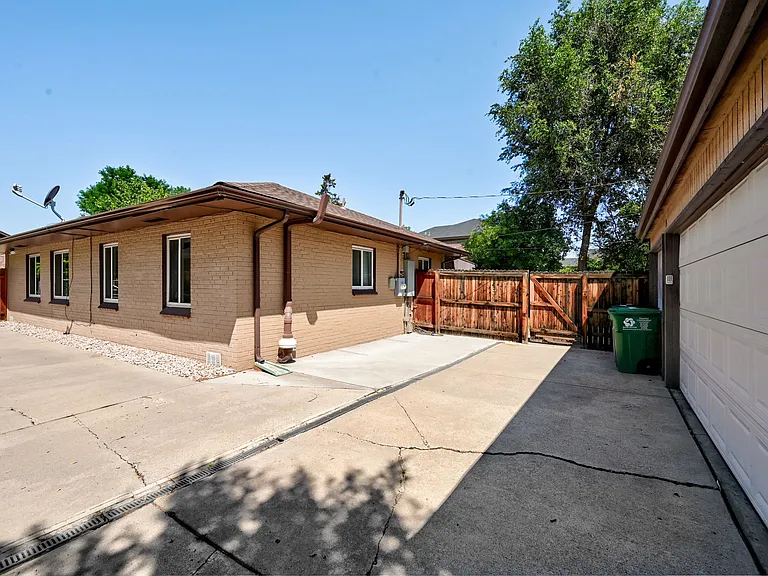 840 N Krameria St — Photo 62