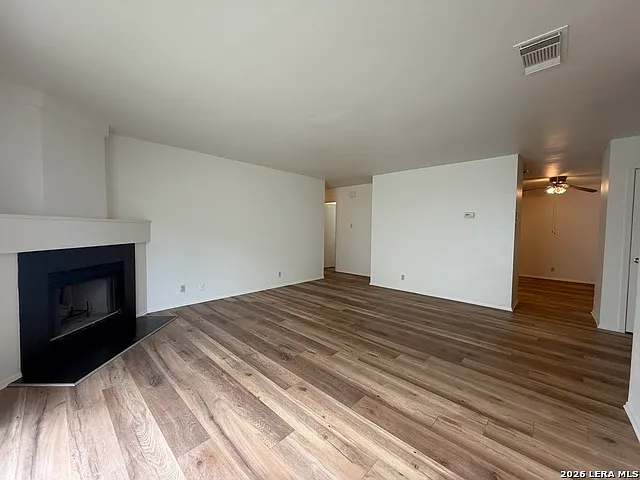 7643 Chatsworth — Photo 19
