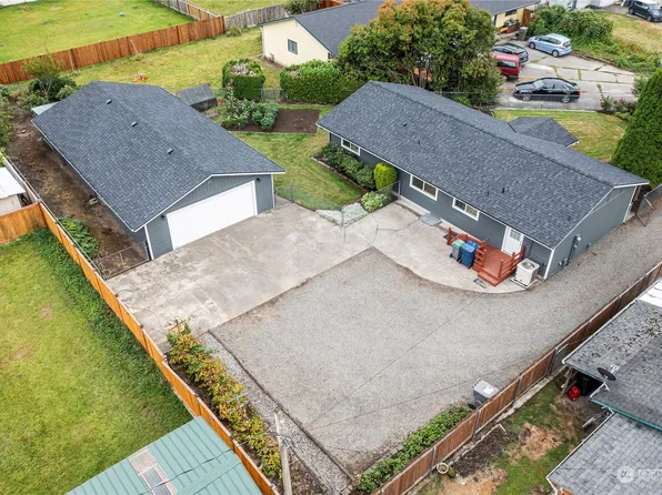 526 1st Place, Pacific, WA 98047