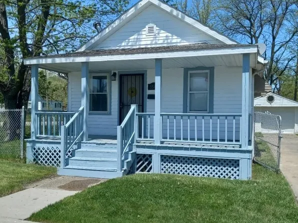 5544 E Ashley St, Grosse Pointe, MI 48236