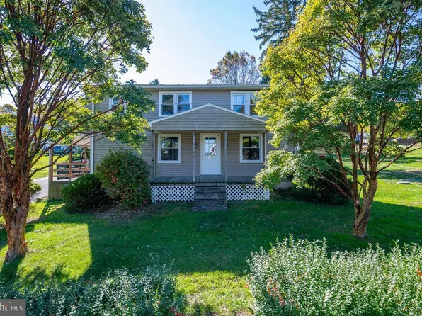 10 Crusher Rd, Douglassville, PA 19518