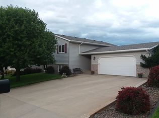 224 W 8th St, Pierre, SD 57501