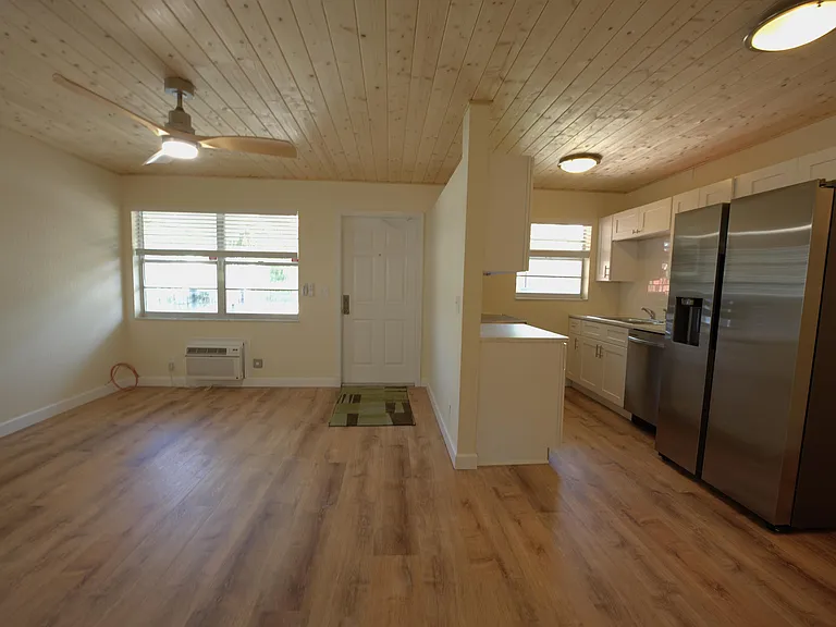 220 Lucerne Ave #4 — Photo 9