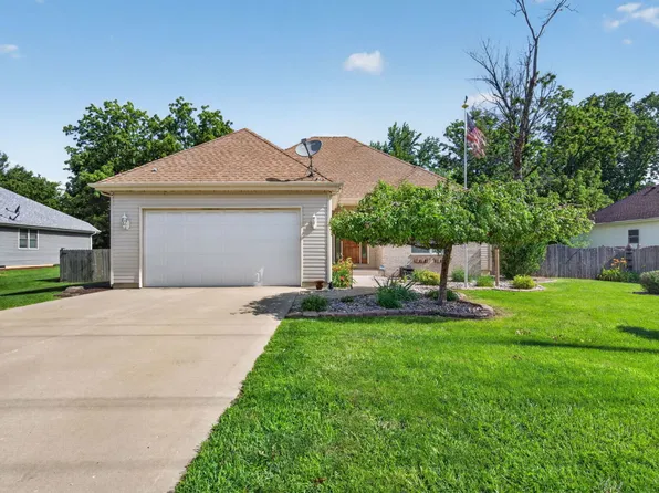 878 W Kennedy Rd, Braidwood, IL 60408