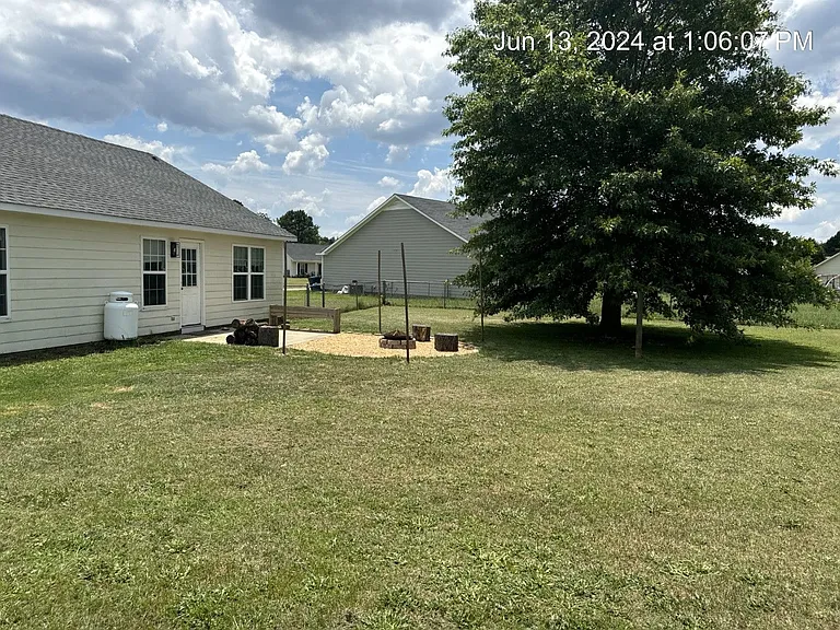 146 Cavalier Dr — Photo 4