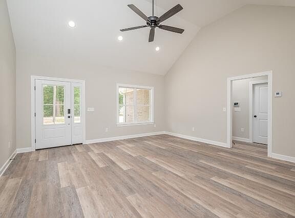 4th image of 333 Troy Ln
