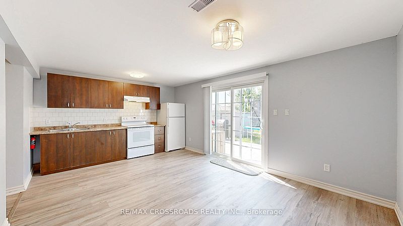Ajax House for rent - 2 Bedrooms — photo 3