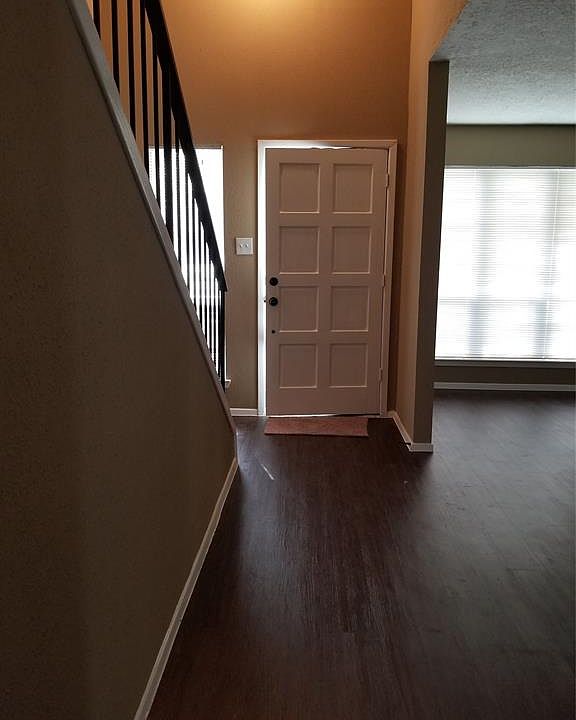 1st image of 408 Bull Run Dr