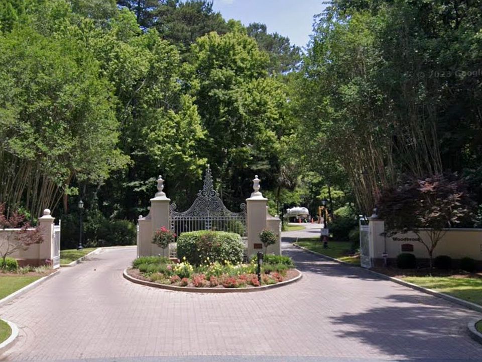 1st image of 552 High Oaks Ct