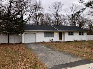 11 Pine Rd, Middle Island, NY 11953