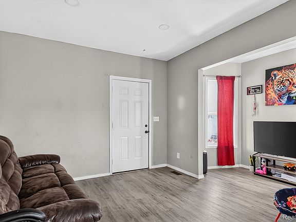 5th image of 6141 Hazlett St