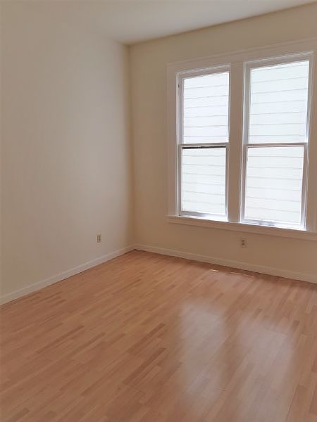 1st image of 558B Waller St