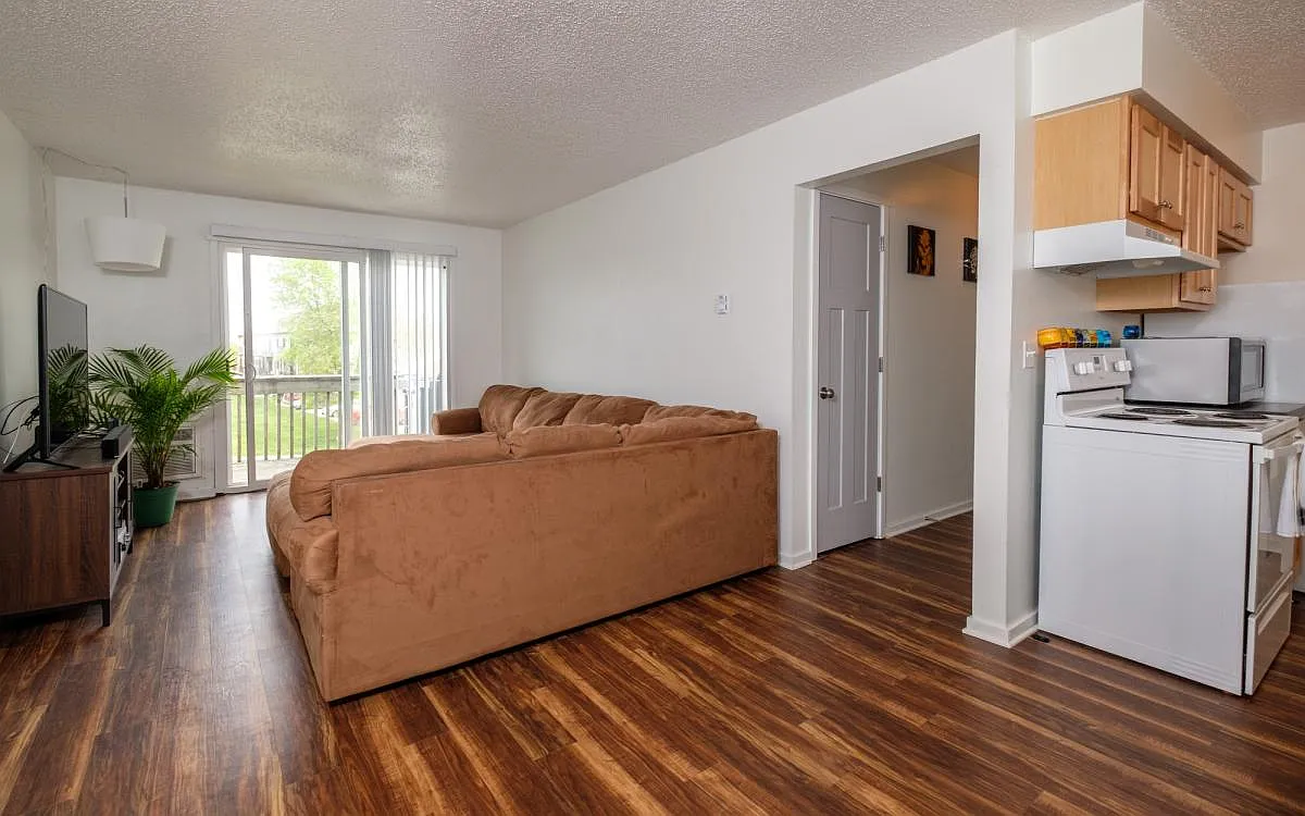 2 bed, 825 sqft, $900 — Photo 1