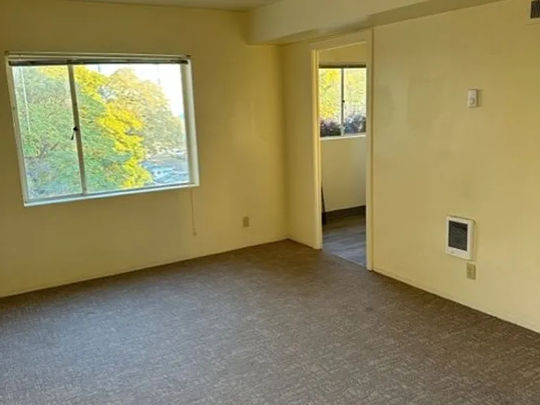 Eugene Manor Apartments — Photo 54