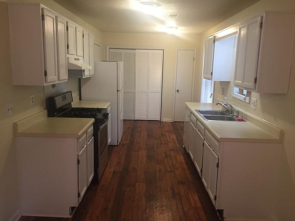 Kitchen with Gas Range, Fridge, & DW