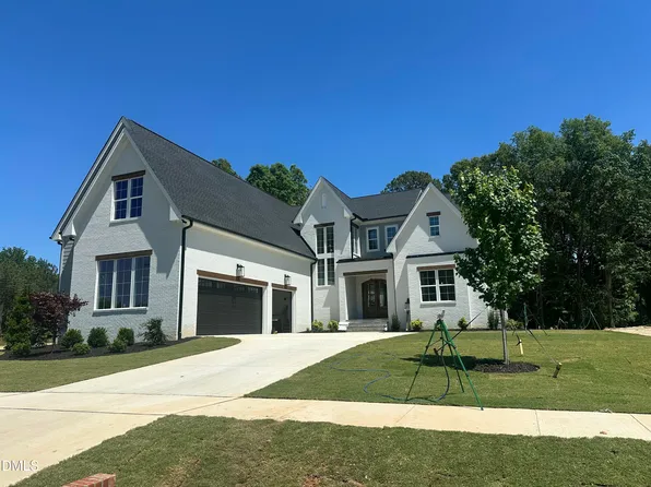300 Meadow Walk Dr, Fuquay Varina, NC 27526