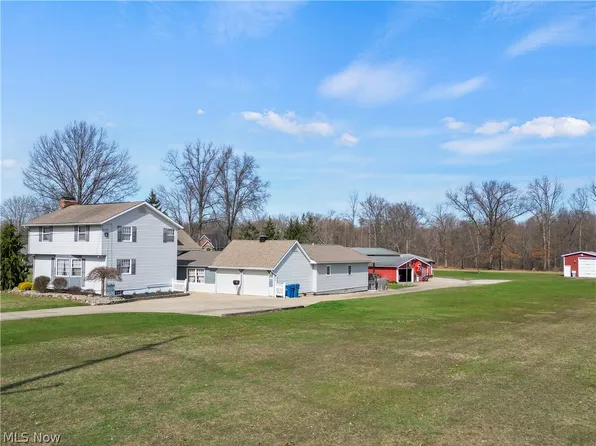 1009 Webb Rd, Mineral Ridge, OH 44440