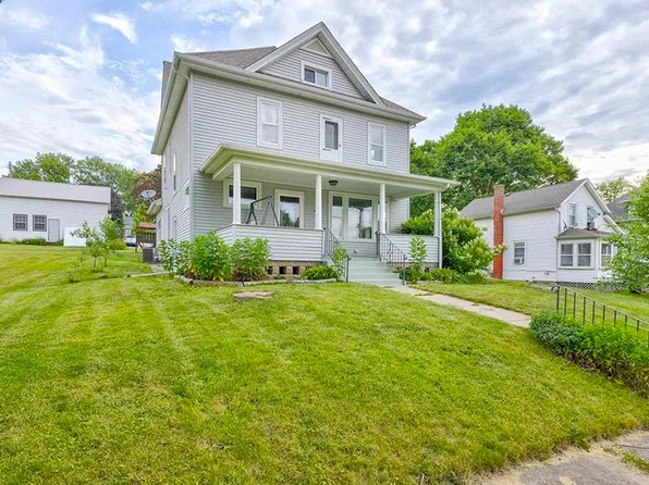 904 N 2nd St, Ashton, IL 61006