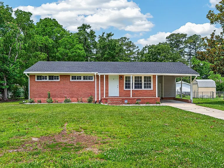 2527 Country Club Rd — Photo 1