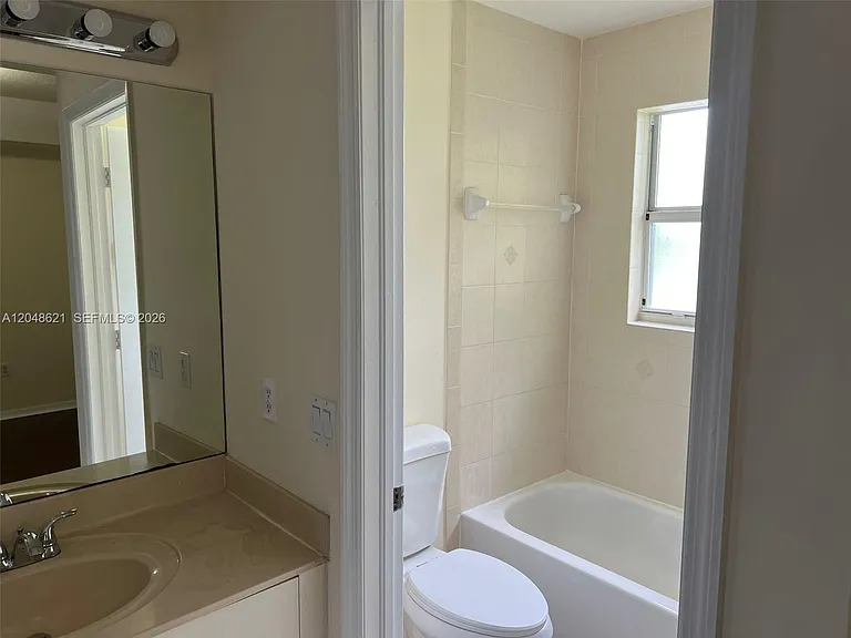 1581 SE 31st Ct #0 — Photo 9