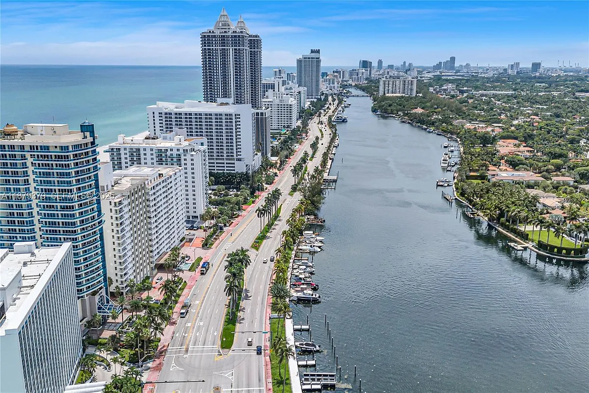 Building Photo - 5005 Collins Ave #616