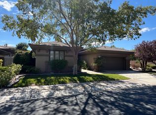 54 Fountainhead Cir, Henderson, NV 89052