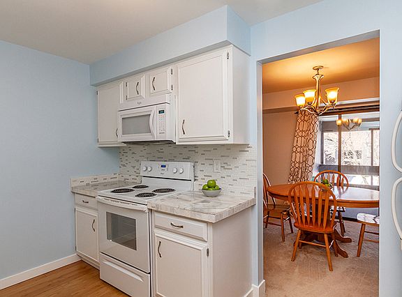 4th image of 720 Saint Andrews Ln APT 32