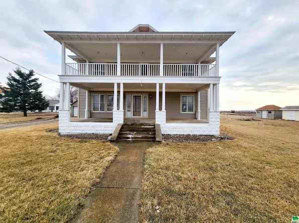 34 Deer Run Trl, Climbing Hill, IA 51015