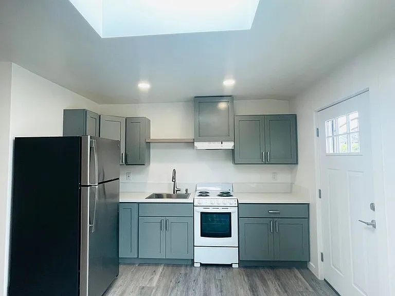 2938-2948 Lexington Dr — Photo 3