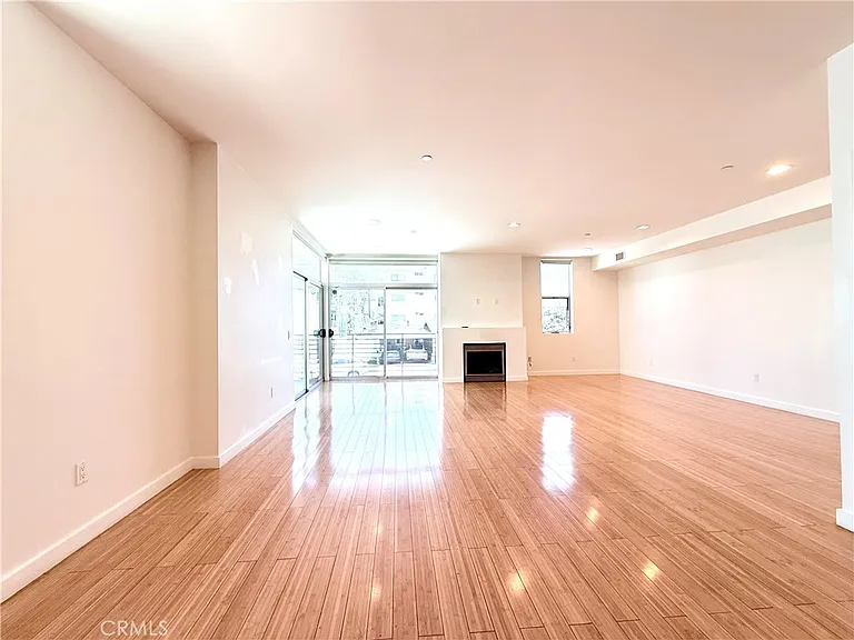 12908 Bloomfield St #103 — Photo 6