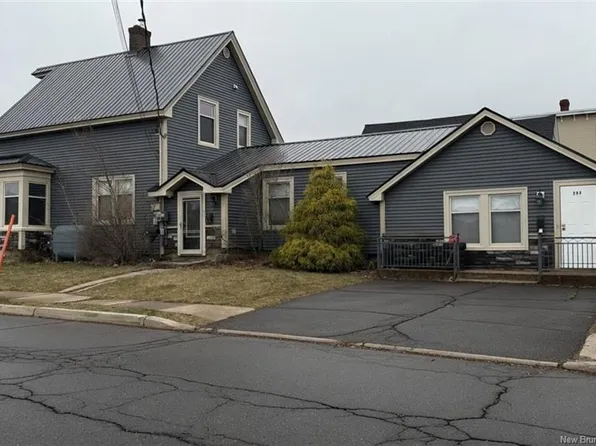 203 Mountain Rd, Moncton, NB E1C 2L5