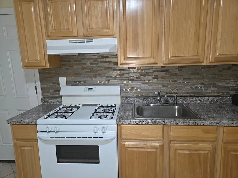 202 Pierson St #1 — Photo 10