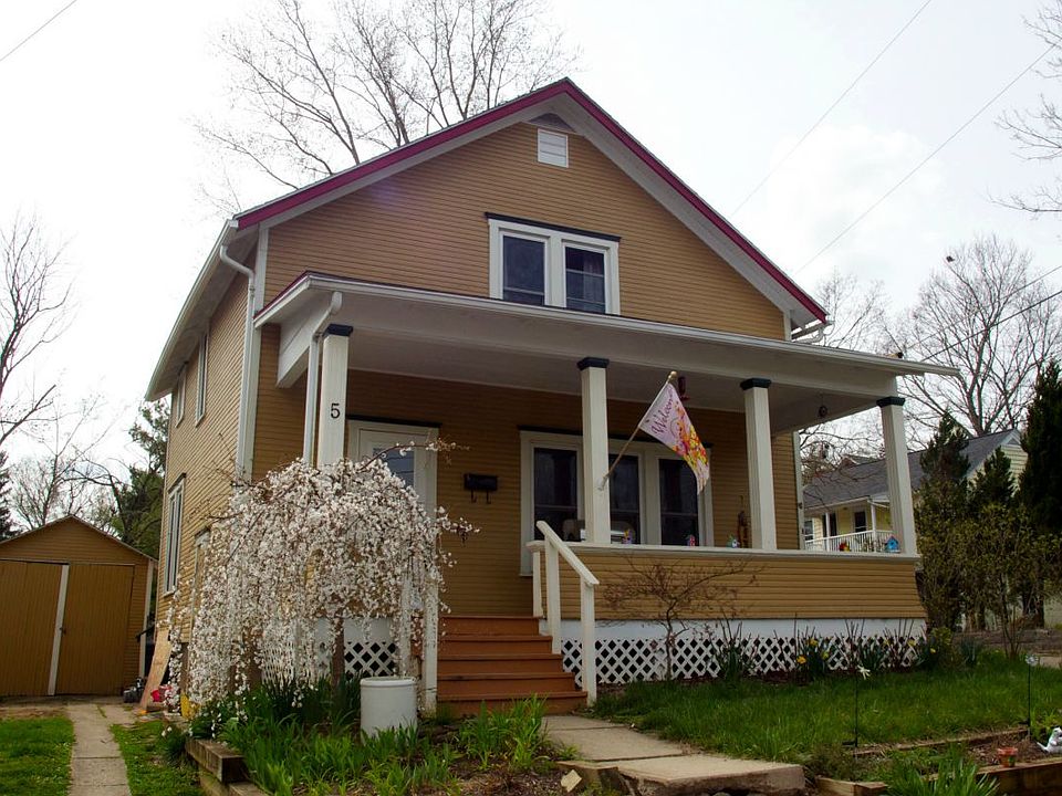 1st image of 5 Maplewood Dr