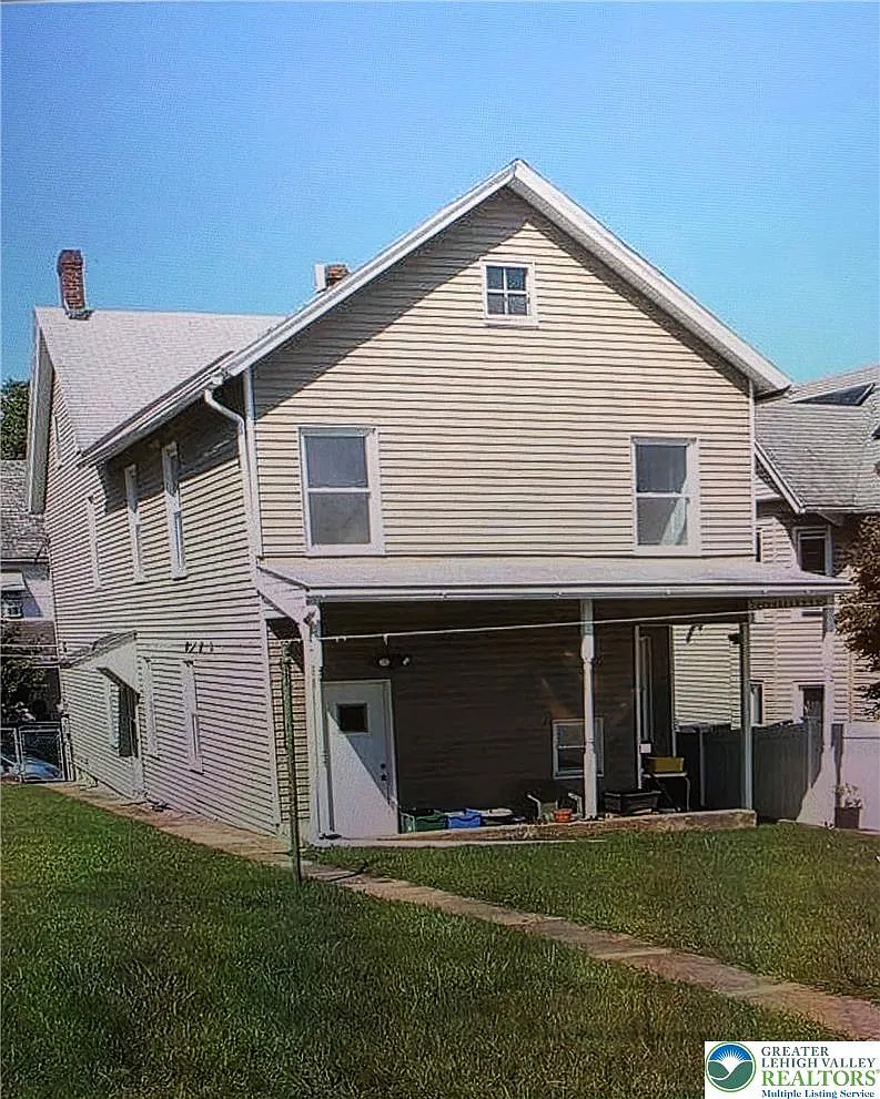 2 bed, 1.0 bath, 868 sqft, $1,550 — Photo 1
