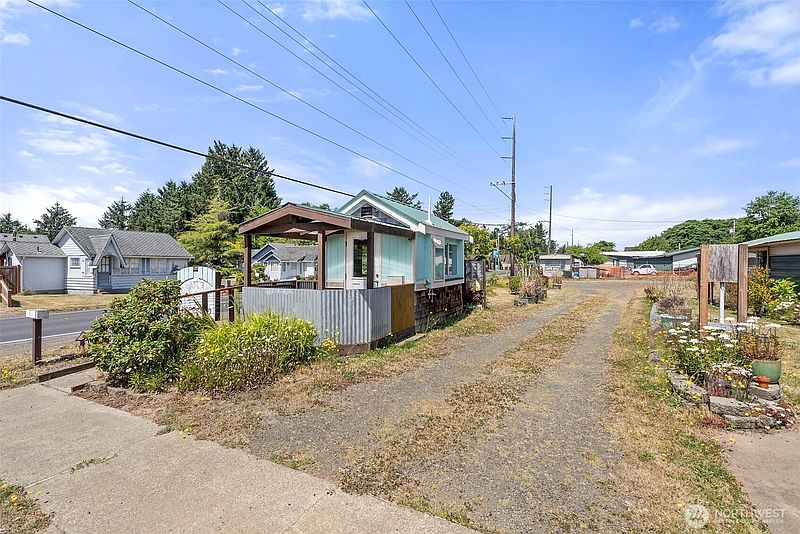 2nd image of 2098 State Route 105