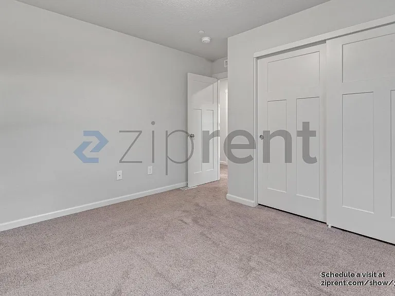 6460 N 89th Ave — Photo 16