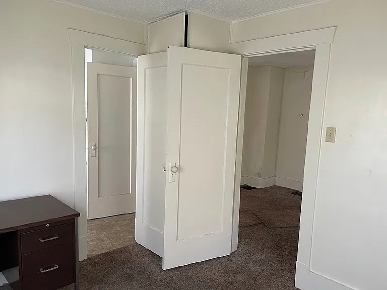 1729 N Woodford St — Photo 5