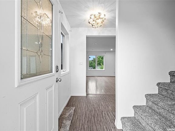 4th image of 110 Henick CRESCENT