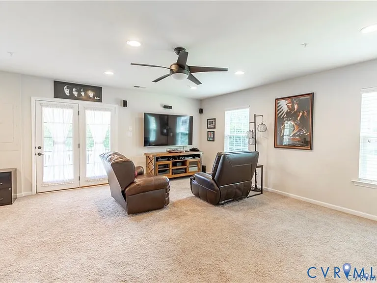 411 Siena Ln — Photo 6