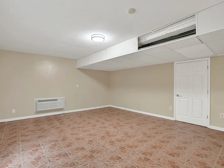 128 Saint Ives Dr — Photo 13