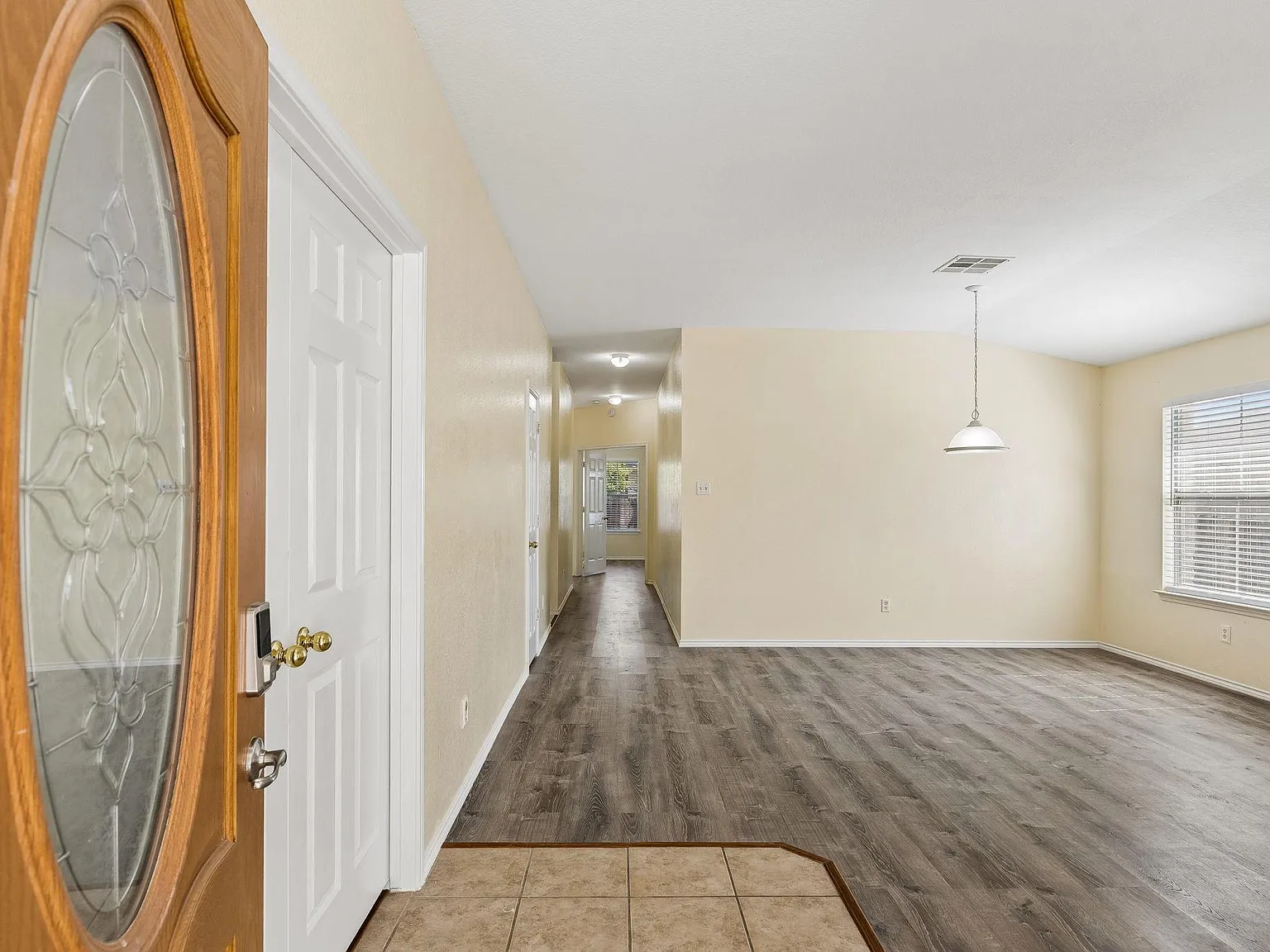 4 bed, 2.0 bath, 2258 sqft, $2,400 — Photo 4