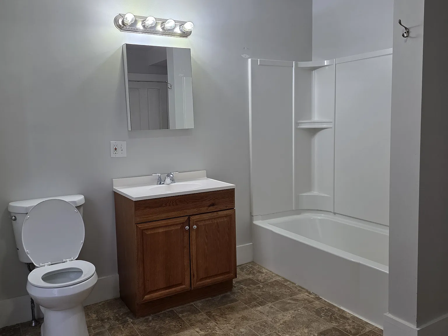2 bed, $1,600 — Photo 3