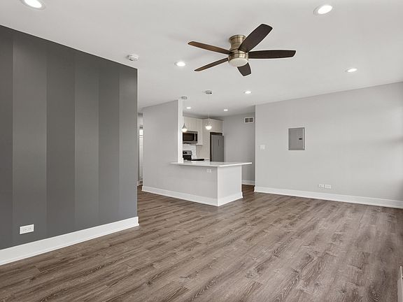 4th image of 1303 W Estes Ave APT 4E