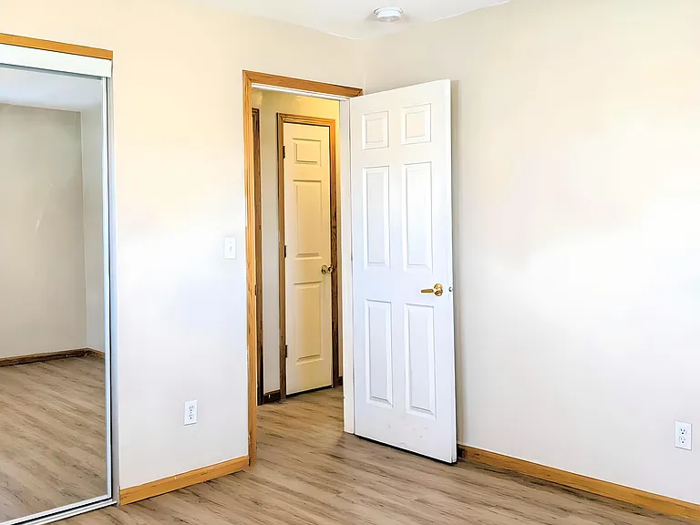 Twin Pines Apartments — Photo 9