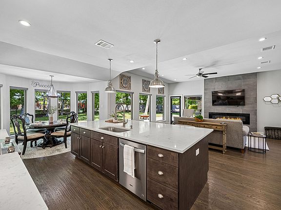 3rd image of 732 Creek Valley Ct