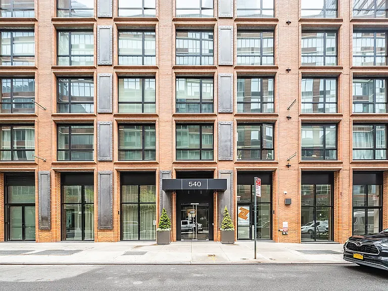 540 W 28th St #2D — Photo 14