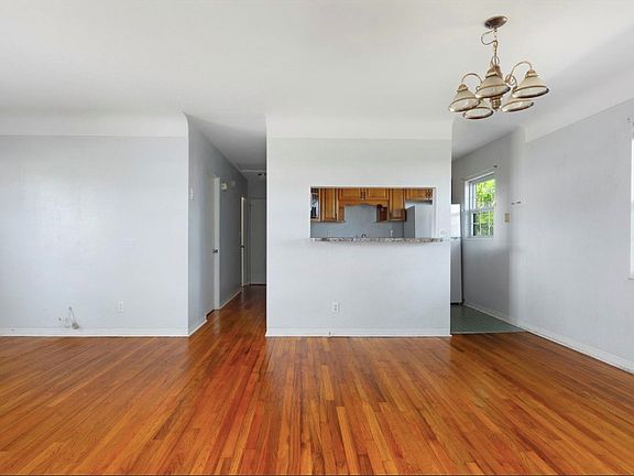 5th image of 2901 Leslee Lake Dr N