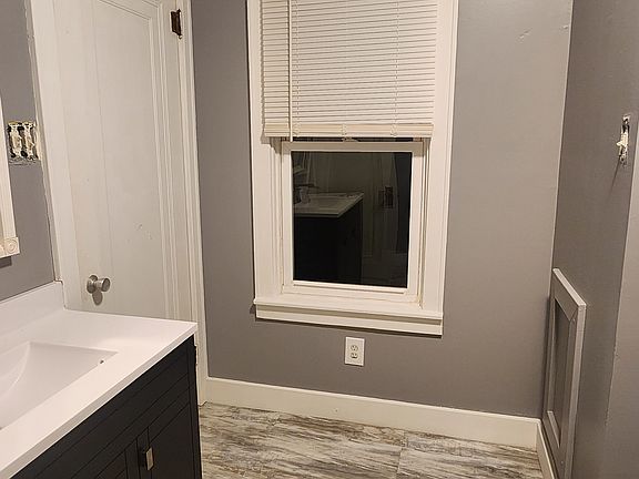 Downstairs Bathroom w/ New Vanity