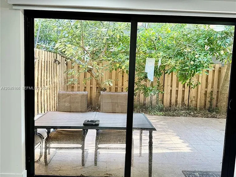 8010 NW 27th Pl — Photo 8