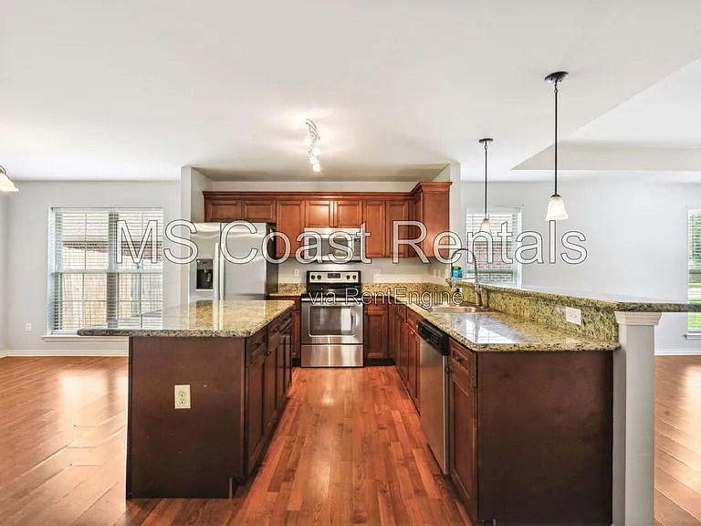 11523 Caroline Ct — Photo 6